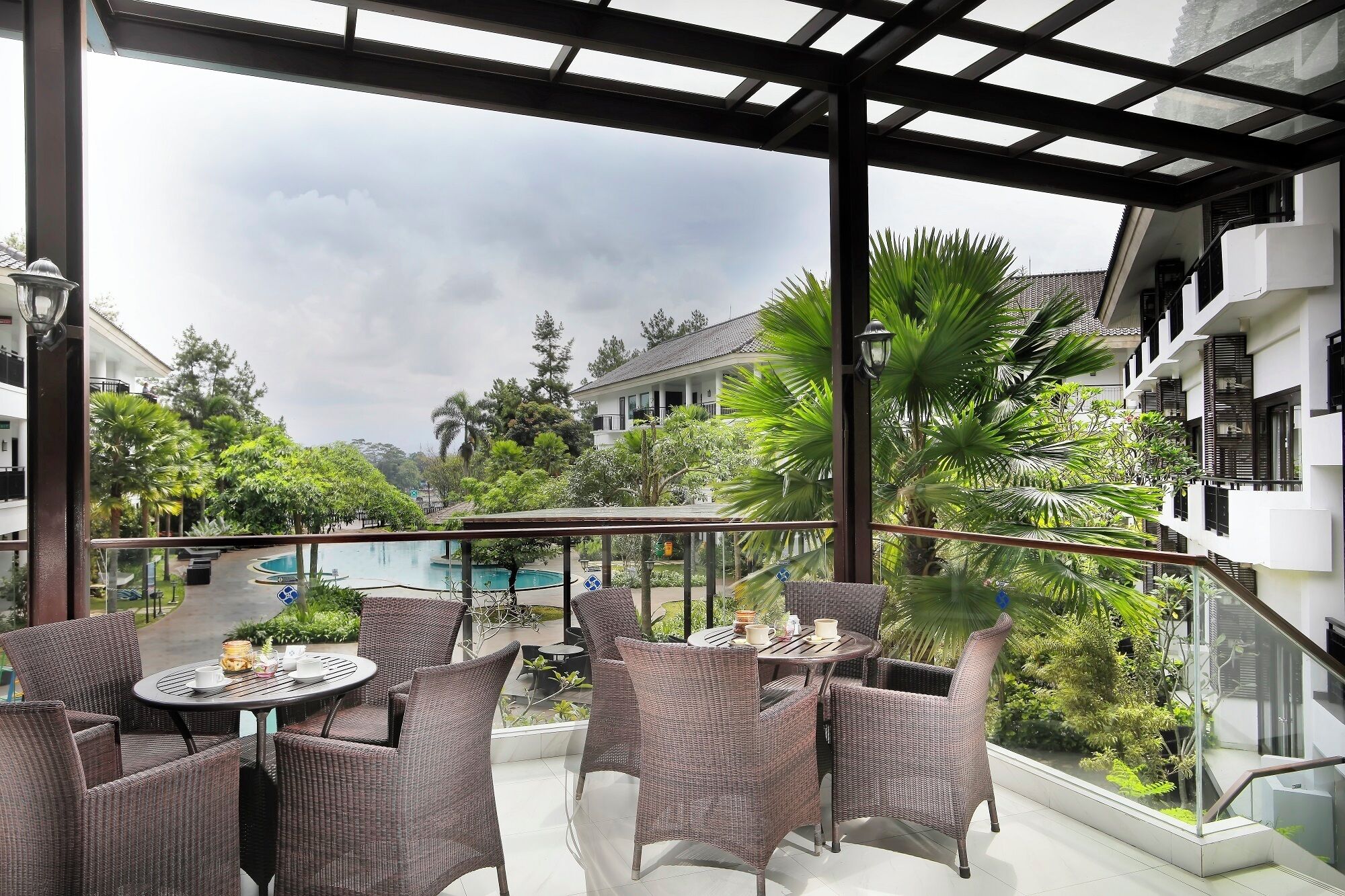 2 bars, bar en bord de piscine