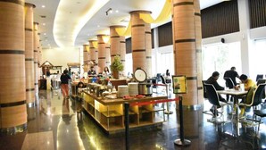 A spacious lobby with a central buffet area, large pillars, and a modern ceiling design. - Lorin Sentul Hotel (Bogor)
