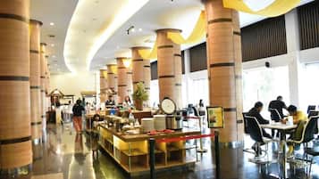 2 restaurants, spécialités Cuisine internationale