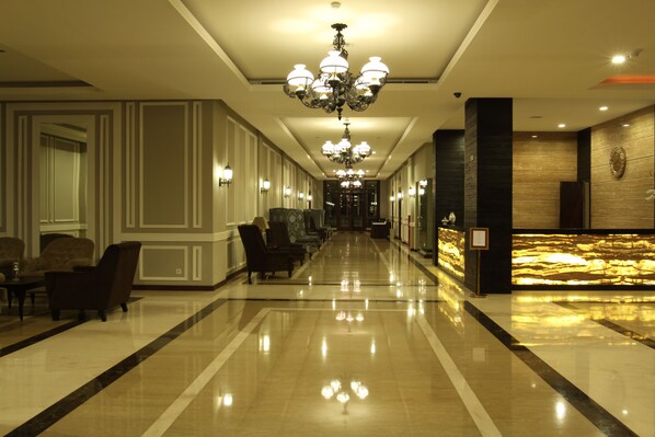 Interior entrance - Hotel Royal Bogor (Bogor)
