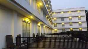 Terrace/patio - Hotel Royal Bogor (Bogor)