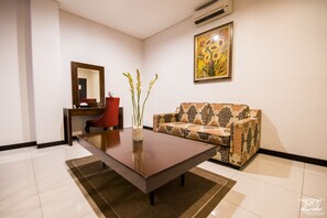 Executive Double Room | Living area | TV - Hotel Royal Bogor (Bogor)