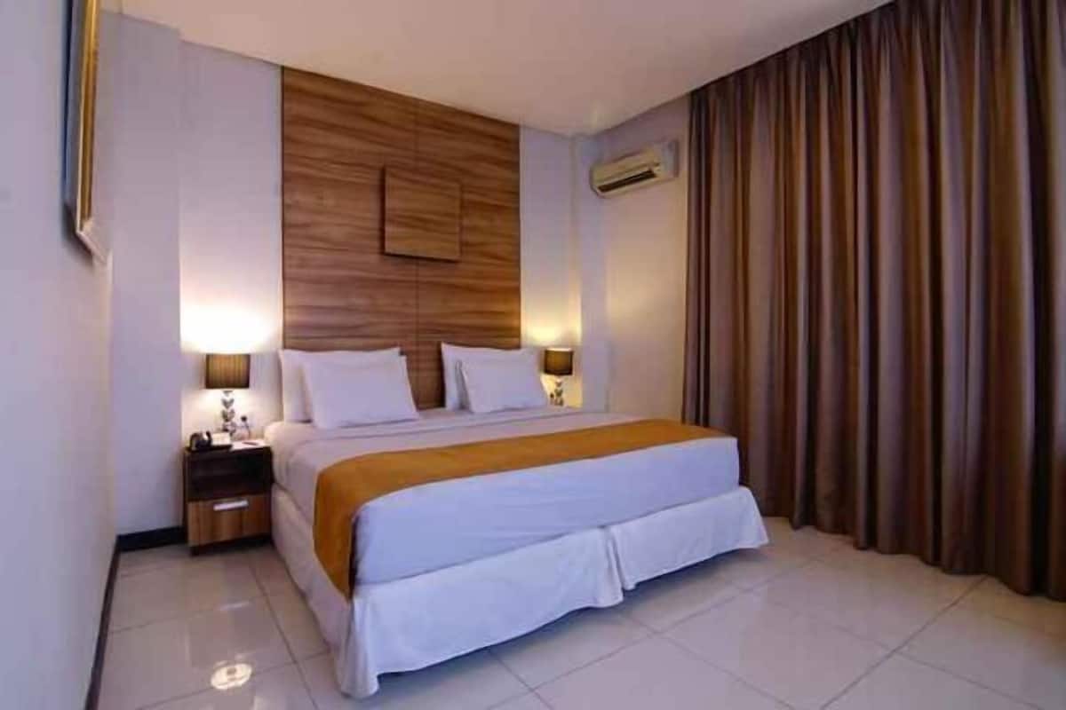 In-room safe, rollaway beds, free WiFi