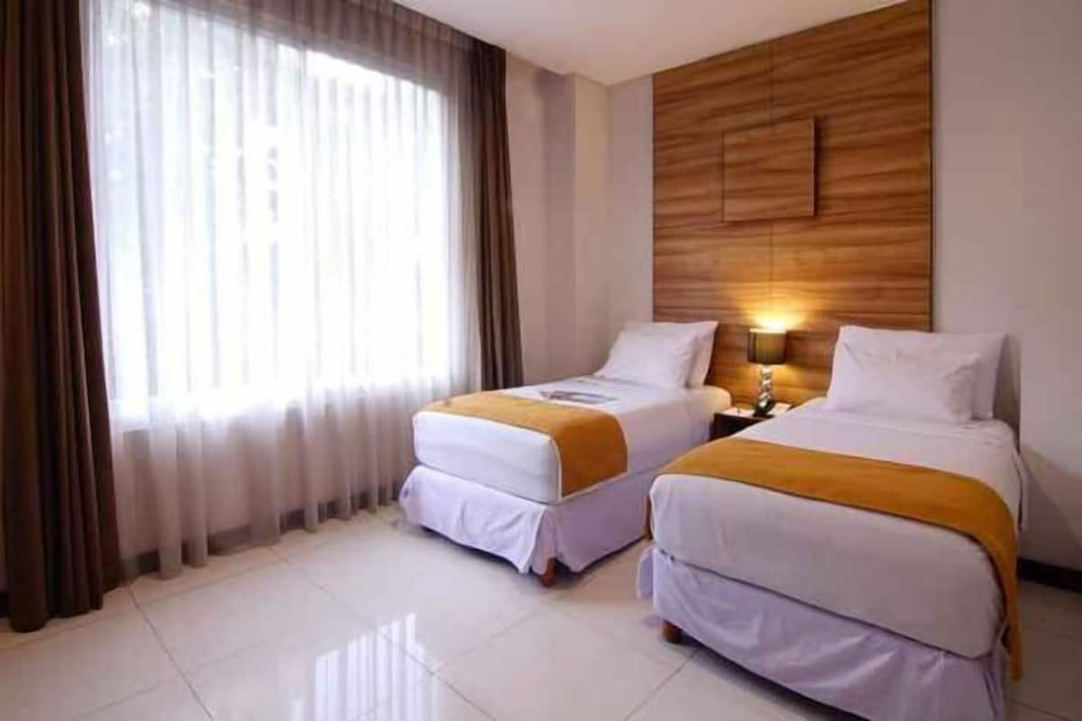 In-room safe, rollaway beds, free WiFi