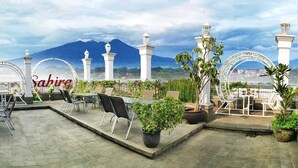 In-room safe, desk, WiFi (free) - Sahira Butik Hotel (Bogor)