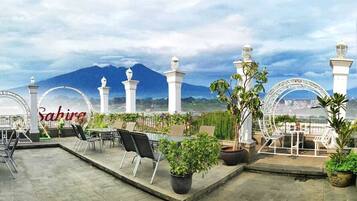 Brankas, meja kerja, dan Wi-Fi gratis