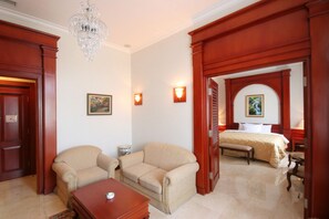 Sahira Suite  | Safe på rommet, skrivebord og wi-fi (inkludert)