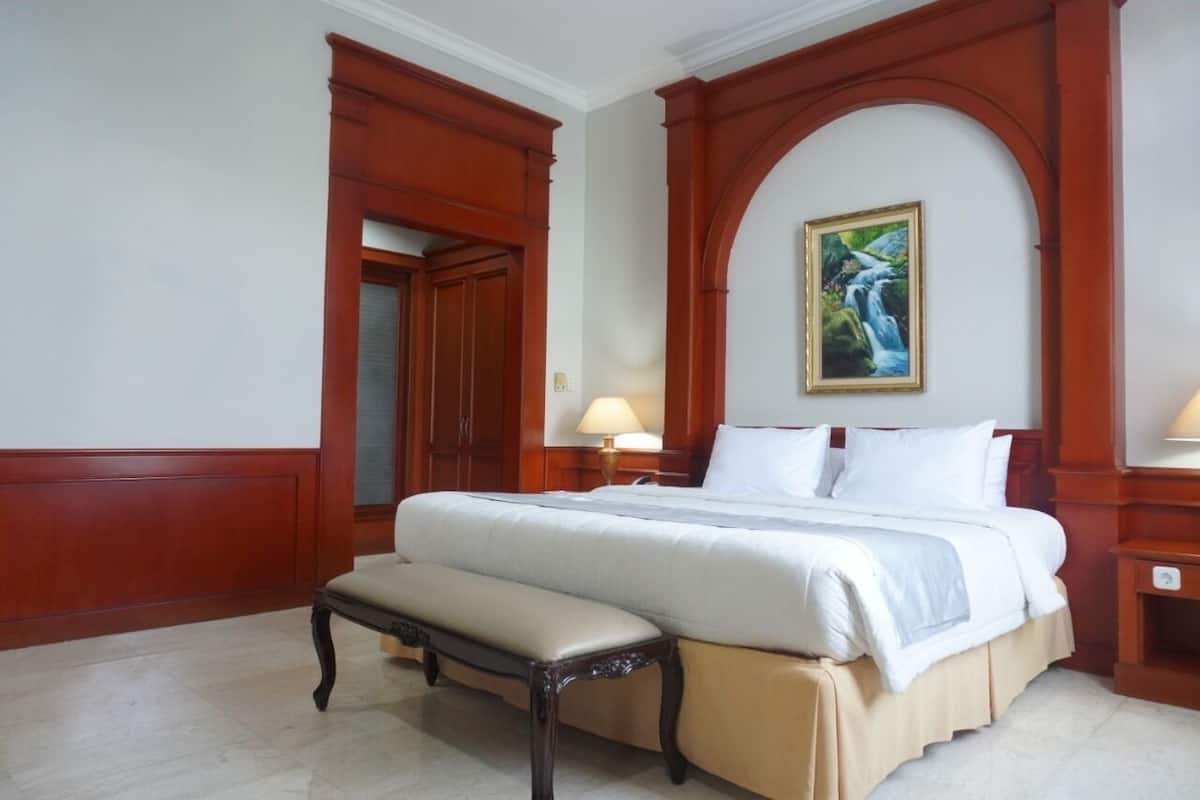 Sahira Suite  | In-room safe, desk, WiFi (free)