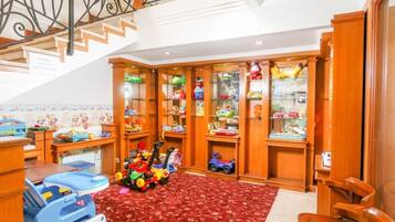 Brankas, meja kerja, dan Wi-Fi gratis