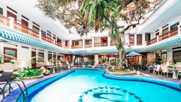 In-room safe, desk, WiFi (free) - Sahira Butik Hotel (Bogor)