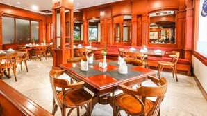 Breakfast, lunch and dinner served - Sahira Butik Hotel (Bogor)