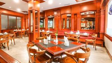 Breakfast, lunch and dinner served