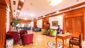 Lobby sitting area - Sahira Butik Hotel (Bogor)