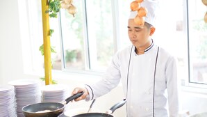 Ze serveren er ontbijt, lunch en diner 