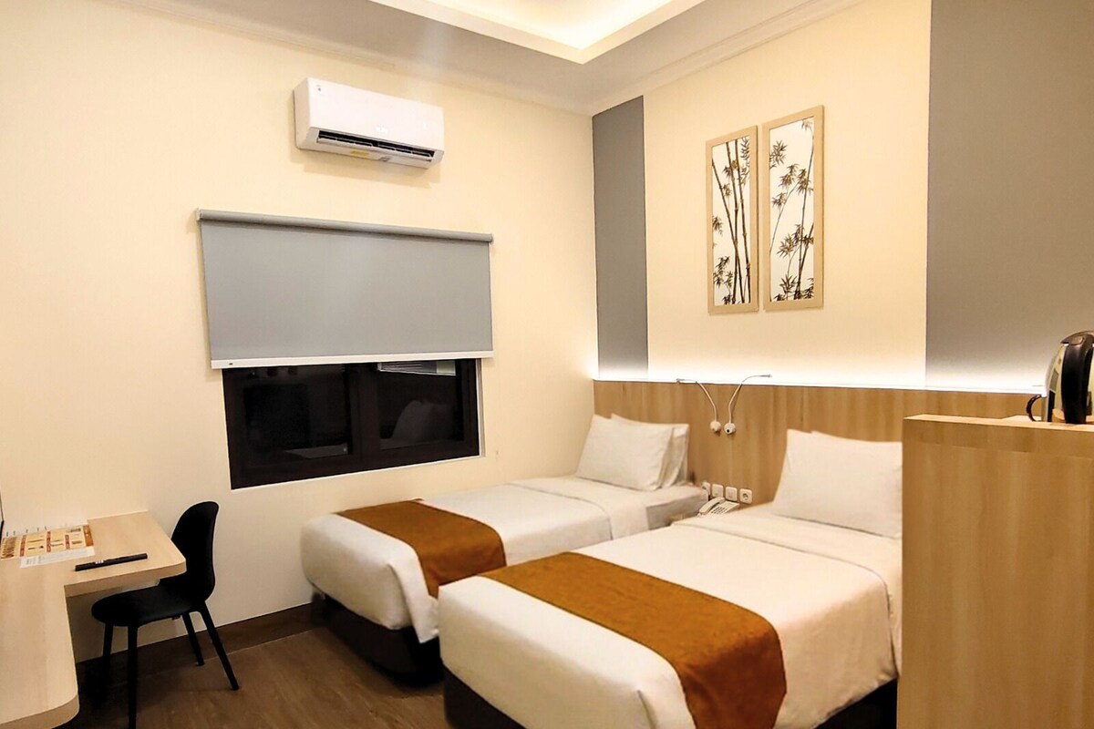 Habitación Premier con 2 camas individuales, no fumadores | Escritorio, espacio para trabajar con un portátil, cortinas opacas