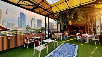 Daily buffet breakfast (IDR 55000 per person)