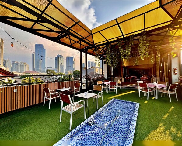 每日供应自助式早餐（每人 IDR 60000）