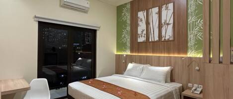 Premier Double Room, 1 King Bed, Balcony | Desk, laptop workspace, blackout drapes, iron/ironing board