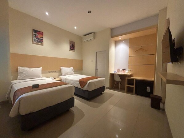 Deluxe Twin Room, 2 Single Beds | Desk, laptop workspace, blackout curtains, iron/ironing board - D'Bamboo Suites (Jakarta)