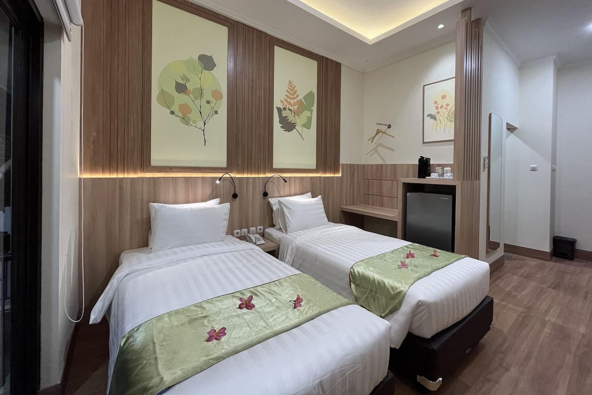 Premier Twin Room, 1 Bedroom, Balcony, City View