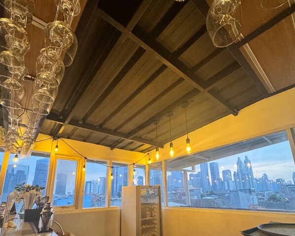 Rooftop bar - D'Bamboo Suites (Jakarta)