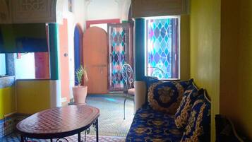 In-room safe, desk, free WiFi