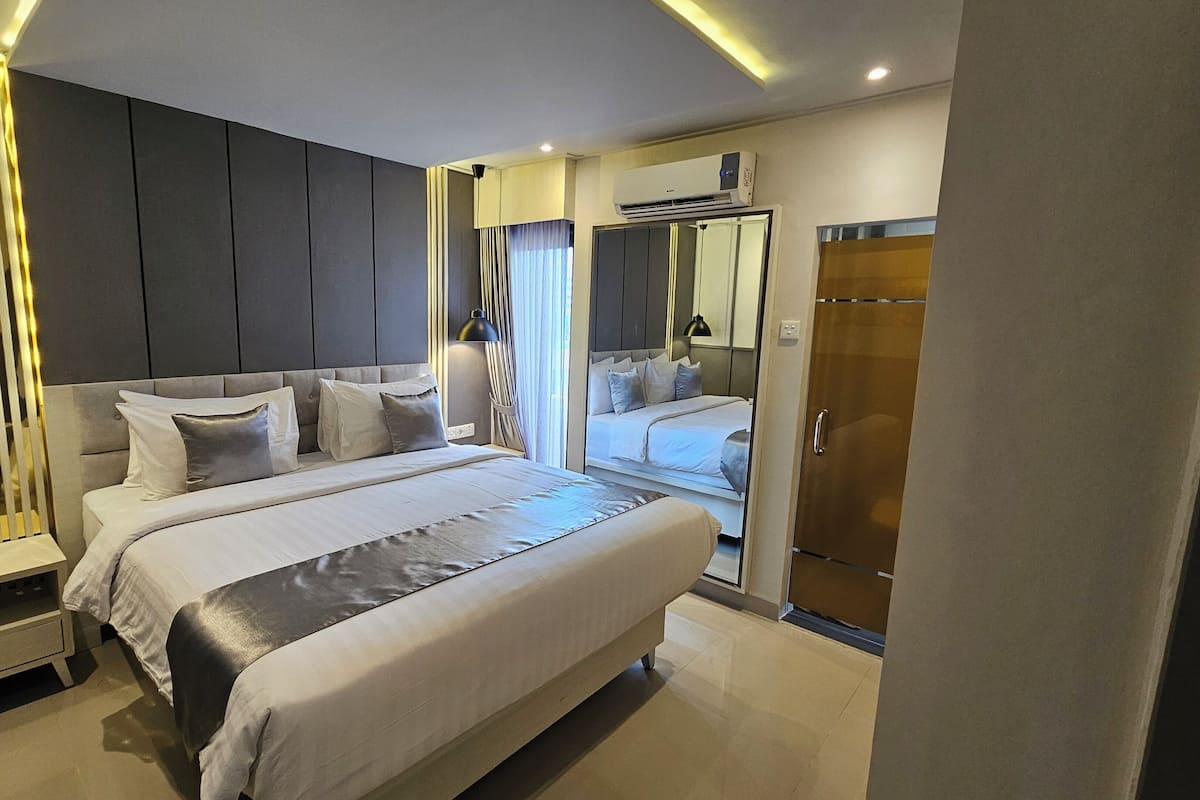 Junior Studio Suite, City View