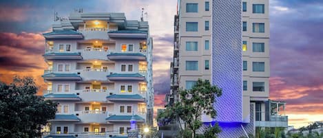 Vista frontal de la propiedad