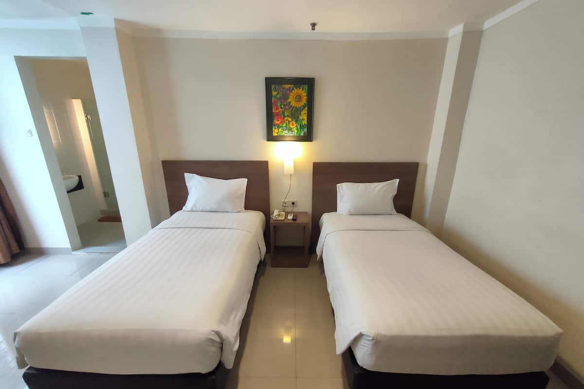 In-room safe, desk, soundproofing, free WiFi