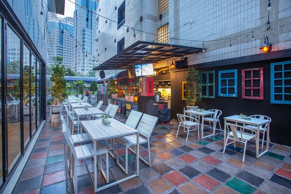 Breakfast, lunch, dinner served; international cuisine 