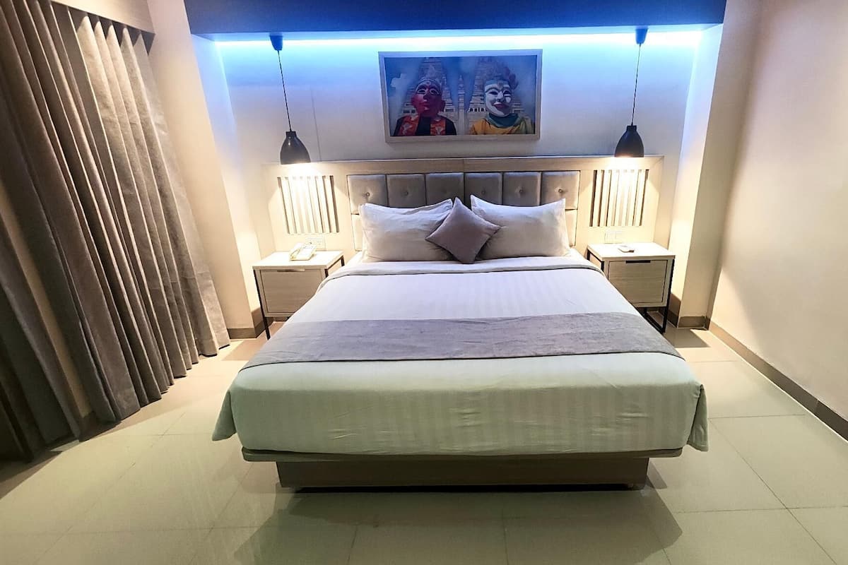 New Deluxe Residence | Desk, soundproofing, WiFi (free), bed sheets