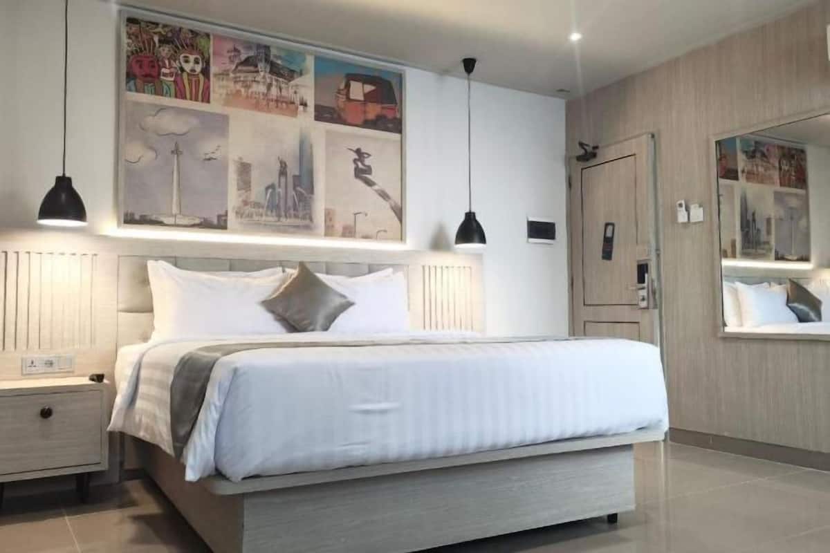 In-room safe, desk, soundproofing, free WiFi