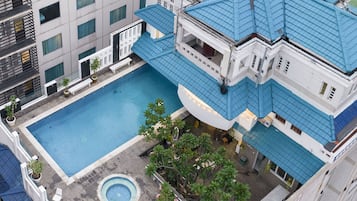 2 outdoor pools, open 6:00 AM to 11:00 PM, pool loungers