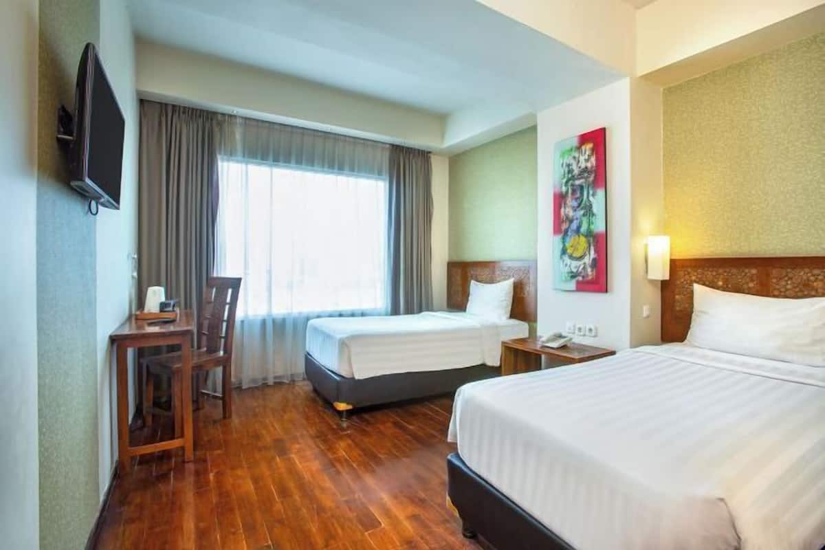 In-room safe, desk, soundproofing, free WiFi