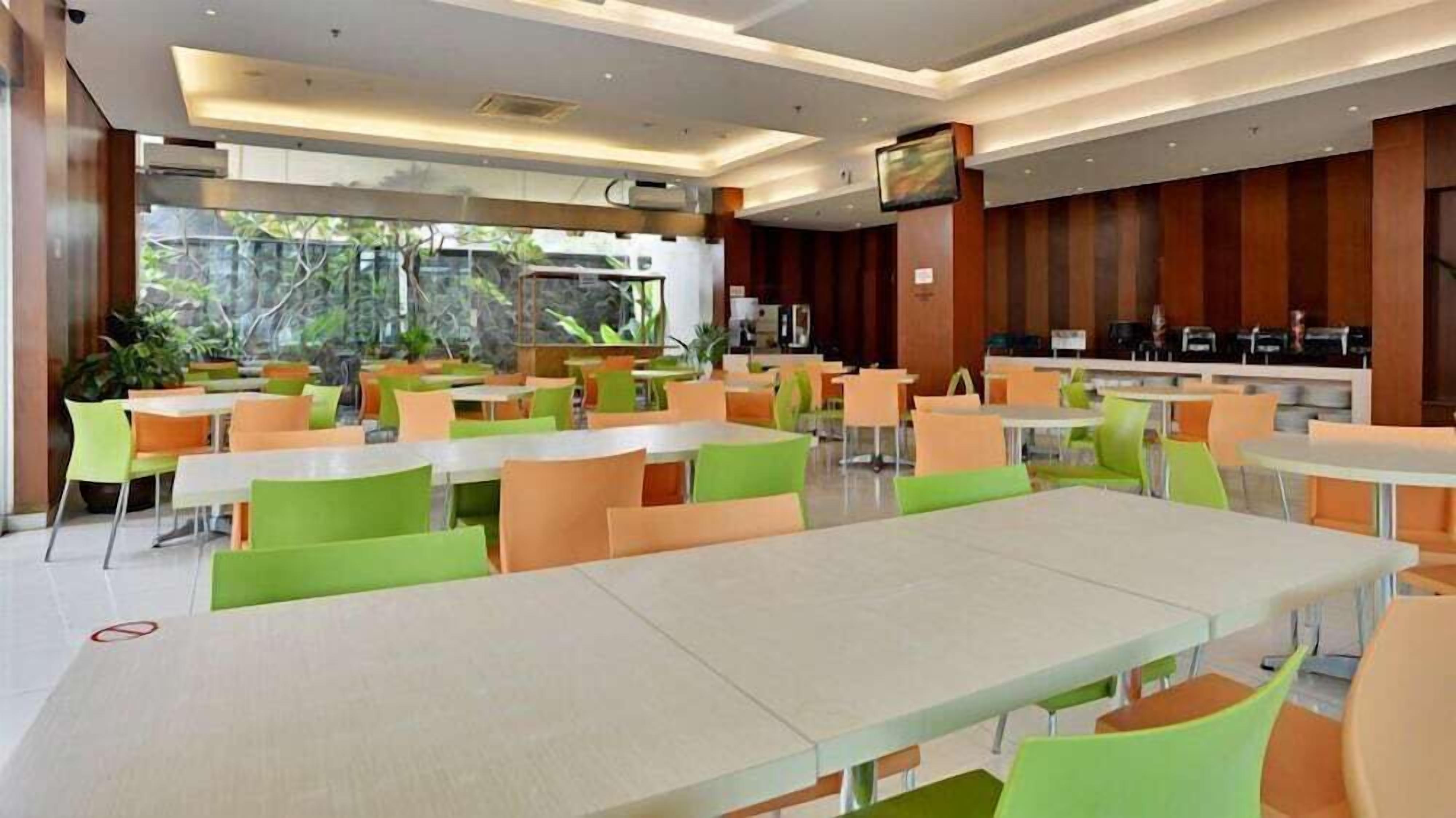 Breakfast, lunch and dinner served