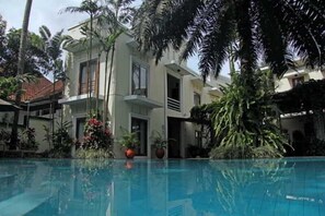 Pool - The Graha Cakra (MALANG)