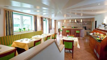 Daily buffet breakfast (EUR 9.90 per person)