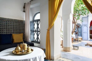 In-room dining - Dar Touyir (Marrakech)