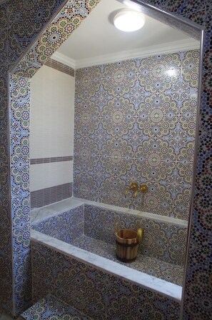 Quadruple Room | Bathroom