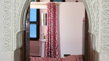 Deluxe-Doppelzimmer | Individuell dekoriert, individuell eingerichtet, Schreibtisch