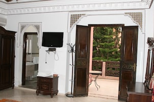 Camera quadrupla | Con stile personalizzato, con arredamento individuale, una scrivania