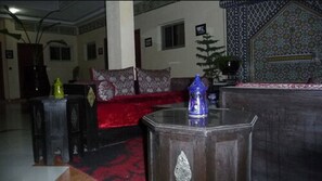 Check-in/check-out kiosk - Hotel Narjisse (Marrakech)