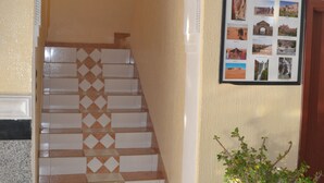 Check-in/check-out kiosk - Hotel Narjisse (Marrakech)