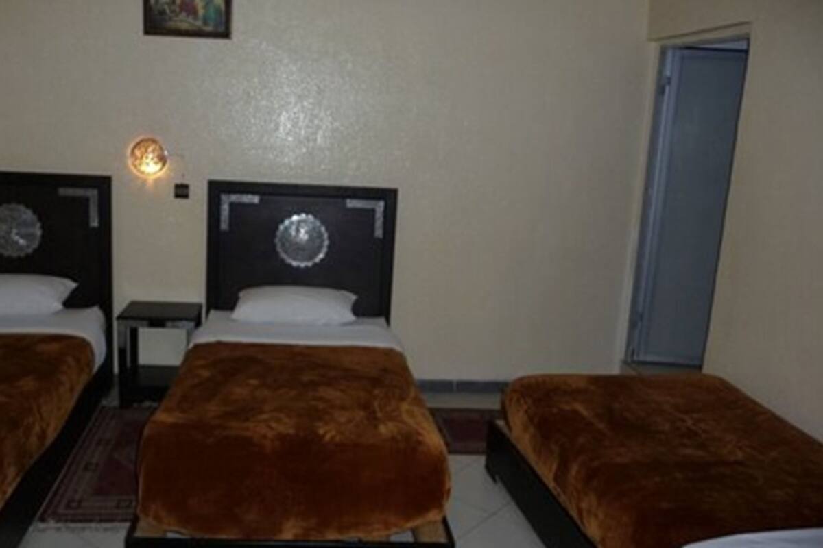 Caja de seguridad en la habitación y escritorio 