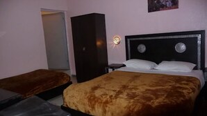 In-room safe, desk, soundproofing, iron/ironing board (on request) - Hotel Narjisse (Marrakech)