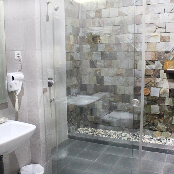 Bathroom - Le Dian Hotel (BANTEN)