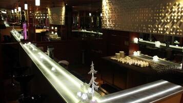 Bar (trong khuôn viên)