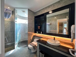 Bathroom - Gracia Spa Resort (Ciater)