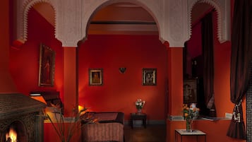 Luxury Room, 1 Bedroom | In-room safe, individually decorated, desk, blackout drapes