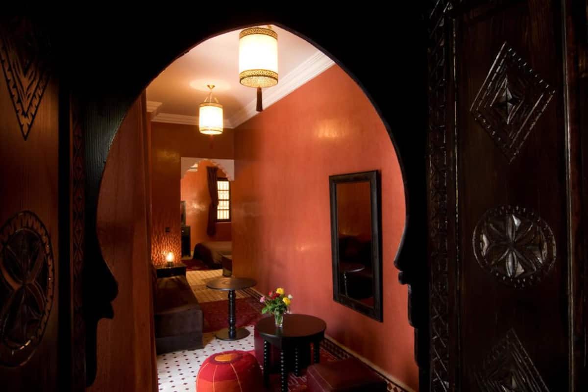 Suite | Cribs (surcharge), rollaway beds (surcharge), WiFi (free)